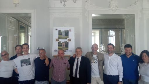 Alcuni dei protagonisti della bellissima iniziativa di Urban Art presentata oggi a Villa Recalcati Alcuni dei protagonisti della bellissima iniziativa di Urban Art presentata oggi a Villa Recalcati