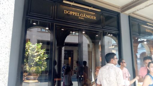 Chiude Doppelgänger, negozio d'abbigliamento in corso Moro Chiude Doppelgänger, negozio d'abbigliamento in corso Moro