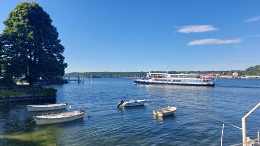 In battello sul lago Maggiore ad Angera