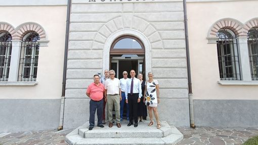 Il sindaco Matteo Sambo con gli altri componenti della giunta comunale di Buguggiate Il sindaco Matteo Sambo con gli altri componenti della giunta comunale di Buguggiate