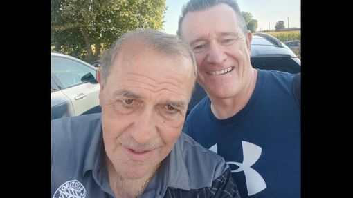 Fabrizio Castori con l’amico e tifoso biancorosso Paolo Limido nel ritiro del Sudtirol a Cermenate prima della sfida di Coppa con il Como Fabrizio Castori con l’amico e tifoso biancorosso Paolo Limido nel ritiro del Sudtirol a Cermenate prima della sfida di Coppa con il Como