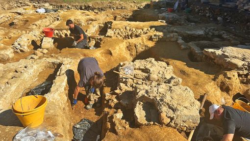 Nuove importanti scoperte al parco archeologico di Castelseprio: rinvenuta un'iscrizione funeraria romana Nuove importanti scoperte al parco archeologico di Castelseprio: rinvenuta un'iscrizione funeraria romana