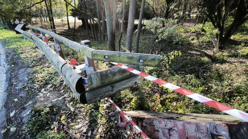 Auto si schianta sulla curva a Olgiate, coinvolti 4 giovani: uno è grave Auto si schianta sulla curva a Olgiate, coinvolti 4 giovani: uno è grave