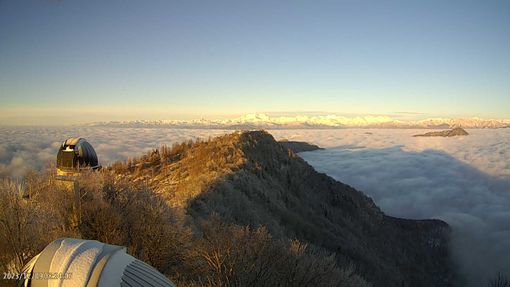 LA FOTO. Il Centro Geofisico Prealpino: «Al Campo dei Fiori il primo mare di nubi dell'inverno e 4 centimetri di neve» LA FOTO. Il Centro Geofisico Prealpino: «Al Campo dei Fiori il primo mare di nubi dell'inverno e 4 centimetri di neve»