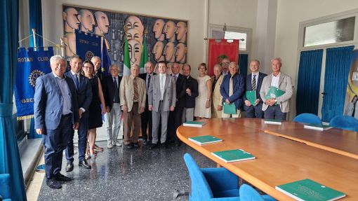 Diciassettemila euro di contributi per gli studenti: la donazione dei Rotary del Seprio alla neonata Fondazione per l’Università dell’Insubria