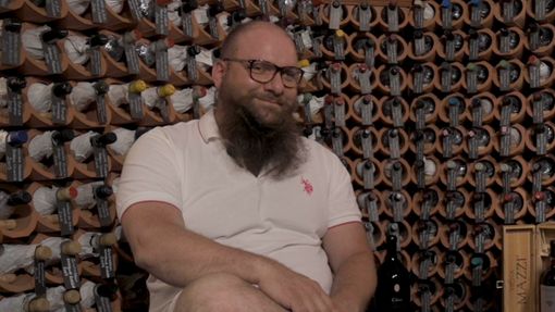 VIDEO. "Enoteca Bottazzi", qui ogni bottiglia è un'emozione: «Trasmettiamo alle persone l'"umanità" del vino»