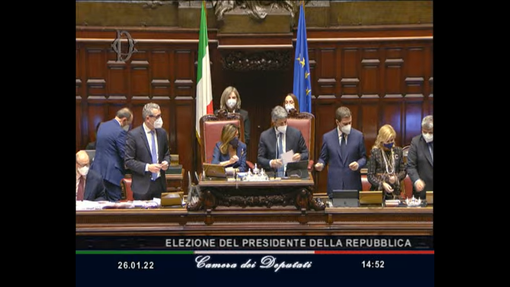 Quirinale, ancora una fumata nera, ma calano le schede bianche: la "bandiera" Giorgetti sale a 19 voti Quirinale, ancora una fumata nera, ma calano le schede bianche: la "bandiera" Giorgetti sale a 19 voti