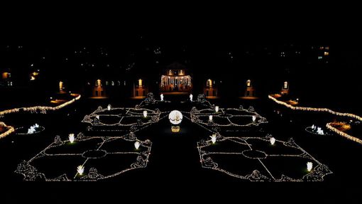 VIDEO E FOTO. Varese s'illumina come una stella: dai Giardini alle vie del centro, è il Natale della speranza