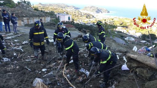 Frana a Ischia, recuperati i corpi di una bimba e di un'anziana. Si cercano gli altri dispersi