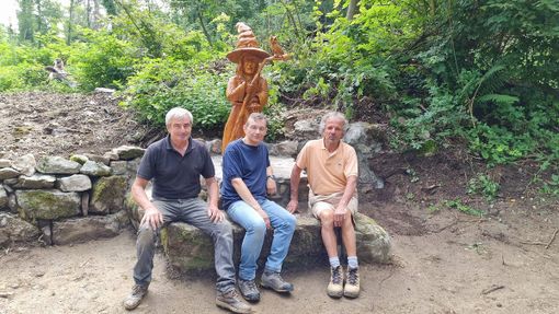 La nuova scultura del maestro Sergio Terni neo bosco di Orino (foto dalla pagina Facebook del Comune) La nuova scultura del maestro Sergio Terni neo bosco di Orino (foto dalla pagina Facebook del Comune)