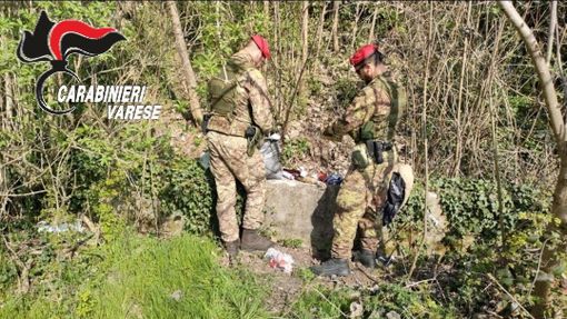 Operazione antidroga al Parco Pineta: arrestate quattro persone. Sequestrati anche una mannaia e un coltello Operazione antidroga al Parco Pineta: arrestate quattro persone. Sequestrati anche una mannaia e un coltello