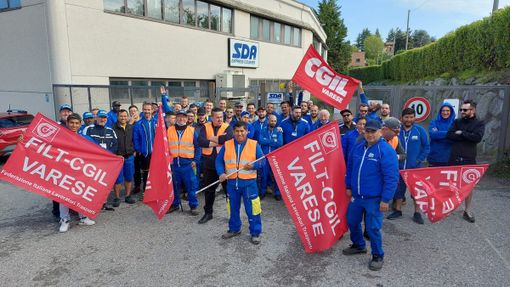 Sciopero a oltranza alla Sda di Gazzada Schianno