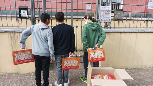 Sacchetti antispreco nelle scuole di Somma Lombardo: l'iniziativa del consiglio comunale delle ragazze e dei ragazzi