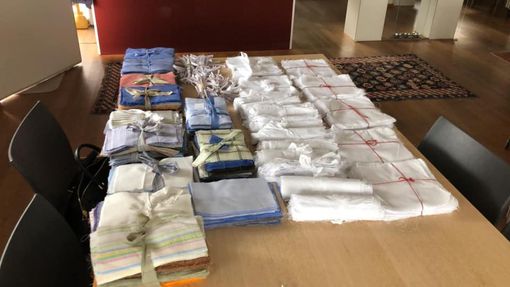 Coronavirus. Le mascherine di "Sos Varese Aiuta" per i carabinieri di Gavirate