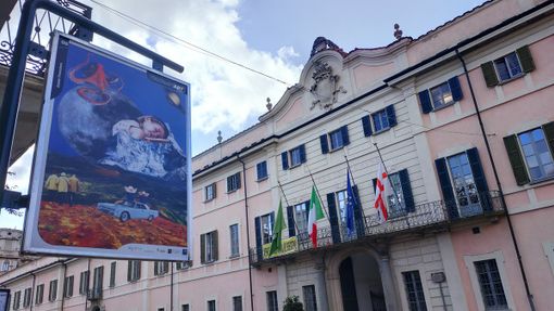 "Time To Star" a Varese arriva la prima mostra urbana con le opere esposte alla fermata dell'autobus