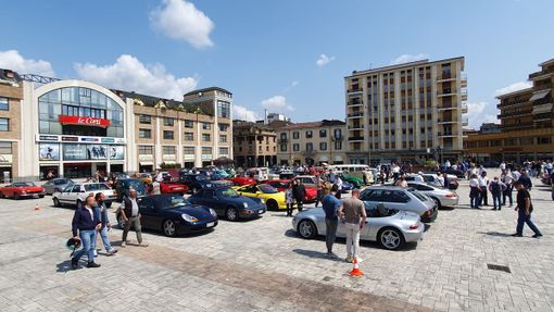 FOTO - A Varese, una mattinata tra auto e moto storiche con il Club VAMS