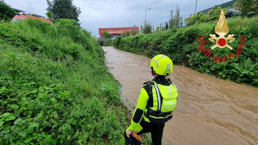 Il torrente a Cantù dov'è caduto un uomo nella giornata del 16 maggio: le ricerche sono ancora in corso