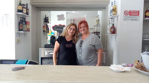 Scilla, a sinistra, e Katya, a destra, le due titolari de "Al Ghiribizzo" Scilla, a sinistra, e Katya, a destra, le due titolari de "Al Ghiribizzo"