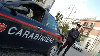 Ruba trucchi e magliette in due negozi di Gallarate, denunciato dai carabinieri un 25enne Ruba trucchi e magliette in due negozi di Gallarate, denunciato dai carabinieri un 25enne