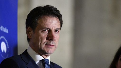 Coronavirus, il premier Conte: «Stop a tutte le manifestazioni sportive in Lombardia e Veneto. Divieto d'accesso e d'arrivo nelle aree focolaio». Sale a 76 il numero di contagiati