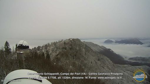 Il Centro Geofisico Prealpino: «Campo dei Fiori imbiancato, neve più abbondante prevista tra venerdì e sabato»