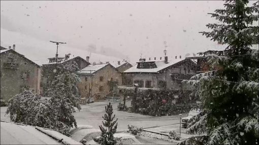 La nevicata di stamattina a Livigno (foto e video dalla pagina Facebook di NaturalMeteo) La nevicata di stamattina a Livigno (foto e video dalla pagina Facebook di NaturalMeteo)