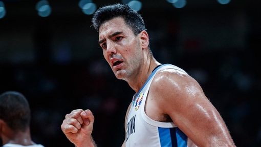 IL COLPO DEL SECOLO. Luis Scola, un gigante del basket nella leggenda di Varese. A volte anche le stelle si toccano IL COLPO DEL SECOLO. Luis Scola, un gigante del basket nella leggenda di Varese. A volte anche le stelle si toccano