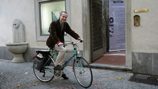 Mario Chiodetti sulla sua inseparabile Bianchi