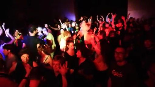 VIDEO. Balli e musica Anni 80 nella notte di San Lorenzo alla Festa degli Alpini del Campo dei Fiori