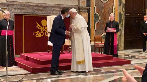 Fontana: «Ho invitato il Papa in Lombardia». Il Pontefice: «Medici e infermieri lombardi colonna portante del Paese»