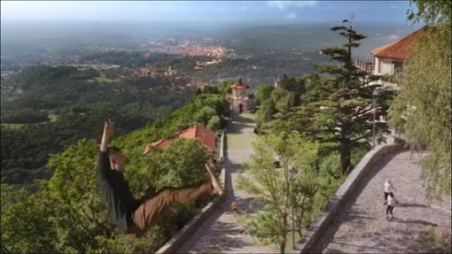 I residenti del Sacro Monte: «Non cerchiamo polemiche ma stimoli, dialogo aperto con il Comune. Lo spaccio? Problema scemato, c'è più attenzione»