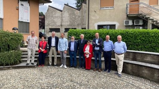 I rappresentanti dei comuni del Distretto Commerciale della Valceresio alla presentazione del progetto tenutasi a maggio I rappresentanti dei comuni del Distretto Commerciale della Valceresio alla presentazione del progetto tenutasi a maggio