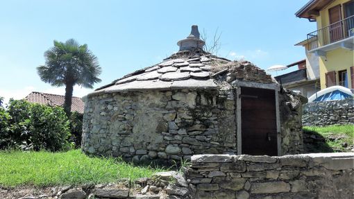 La ghiacciaia di Bardello (foto dal sito web Upel) La ghiacciaia di Bardello (foto dal sito web Upel)