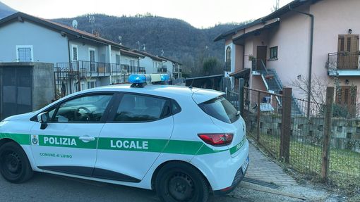 Una pattuglia della polizia locale di Luino (foto d'archivio9