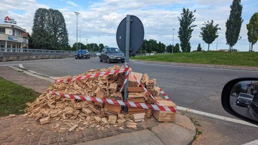 I mattoni persi sulla Saronno-Monza (foto da IlSaronno.it)