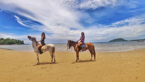 FOTO e VIDEO. Due varesine all'avventura nel mondo con videocamera e drone FOTO e VIDEO. Due varesine all'avventura nel mondo con videocamera e drone