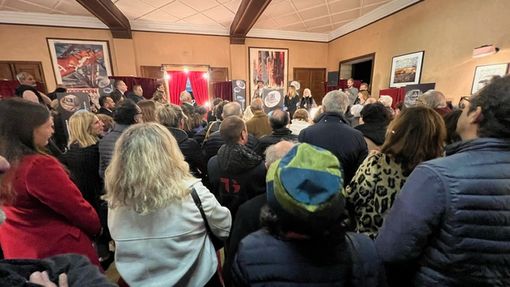 Un momento dell'inaugurazione di ieri sera al Vittoria della Varese Design Week 2024 Un momento dell'inaugurazione di ieri sera al Vittoria della Varese Design Week 2024