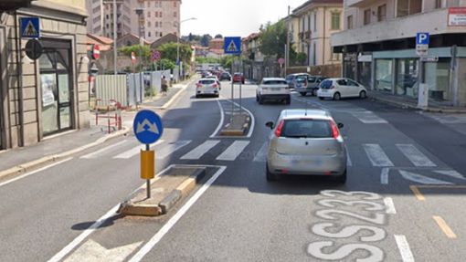 LA SEGNALAZIONE. Passaggio pedonale pericoloso a Biumo Inferiore: «Mettetelo in sicurezza»