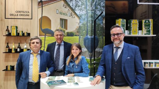 L’azienda Raineri spa di Chiusanico protagonista alla fiera milanese "Tuttofood", con le sue eccellenze L’azienda Raineri spa di Chiusanico protagonista alla fiera milanese "Tuttofood", con le sue eccellenze