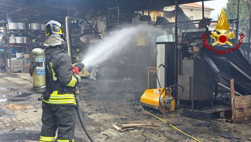 L'intervento dei vigili del fuoco a Samarate L'intervento dei vigili del fuoco a Samarate