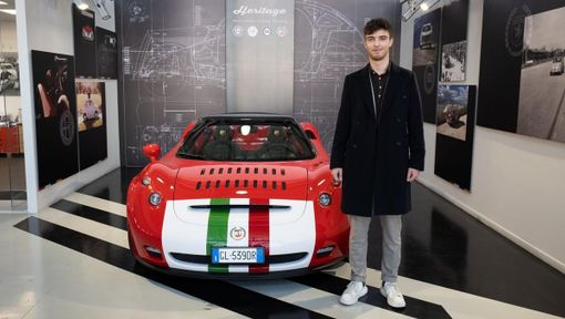 Sebastiano Morello accanto alla Abarth Classiche 1000 SP