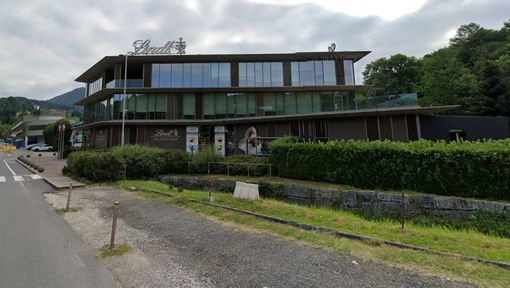 Lo spaccio Lindt nell'area di Olona Lo spaccio Lindt nell'area di Olona