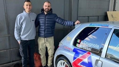 Andrea Sassi farà da navigatore ad Andrea Crugnola in occasione della 30ª edizione del Rally Internazionale dei Laghi, a bordo della Peugeot 106