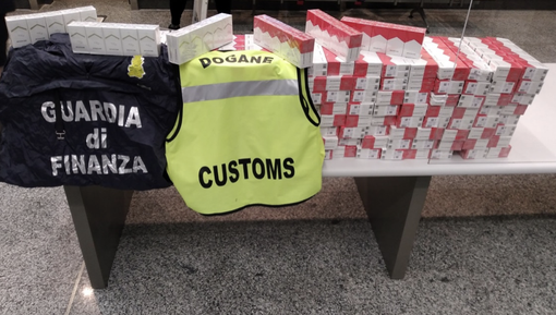 Contrabbando a Malpensa: sequestrate 617 stecche di sigarette in un giorno Contrabbando a Malpensa: sequestrate 617 stecche di sigarette in un giorno