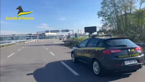 Arrestati per bancarotta tre amministratori di parcheggio "low cost" al Terminal 2 di Malpensa Arrestati per bancarotta tre amministratori di parcheggio "low cost" al Terminal 2 di Malpensa