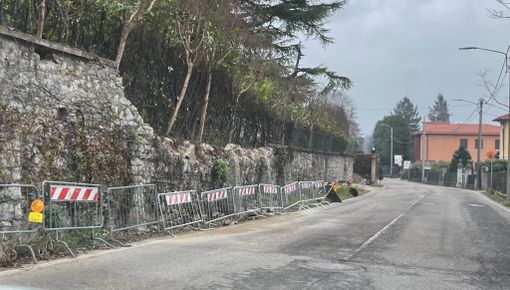 Rimosso il materiale franato in strada: carreggiata ripristinata in via Campigli Rimosso il materiale franato in strada: carreggiata ripristinata in via Campigli