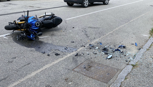 FOTO. Schianto tra un'auto e una moto all'incrocio: due feriti a Busto