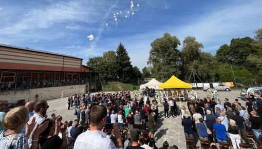 A Bisuschio l'addio a Christian: «La tua vita era un disegno bellissimo, ora tocca a noi concluderlo»