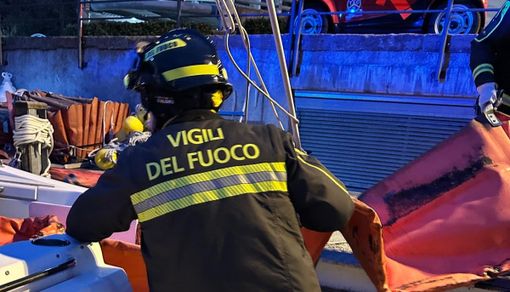 Sversamento di idrocarburi nel lago Ceresio, intervento di contenimento riuscito Sversamento di idrocarburi nel lago Ceresio, intervento di contenimento riuscito