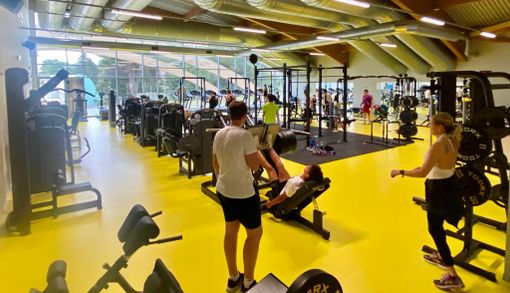 La sala pesi dell'Acinque Ice Arena arricchita di nuovissime macchine e tappeti  Technogym